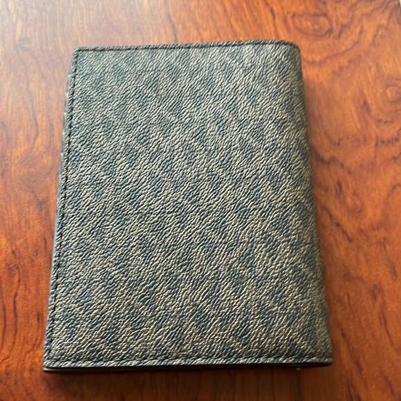 Michael Kors Jet Set Travel Passport Holder Wallet​ New - Picture 2 of 4